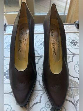 Vintage Charles Jourdan MADE in FRANCE Brown Leather Pumps